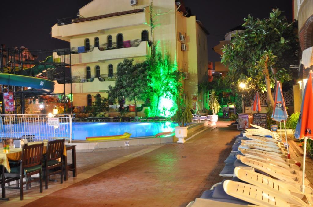 מרמריס Maxwell Holiday Club מראה חיצוני תמונה