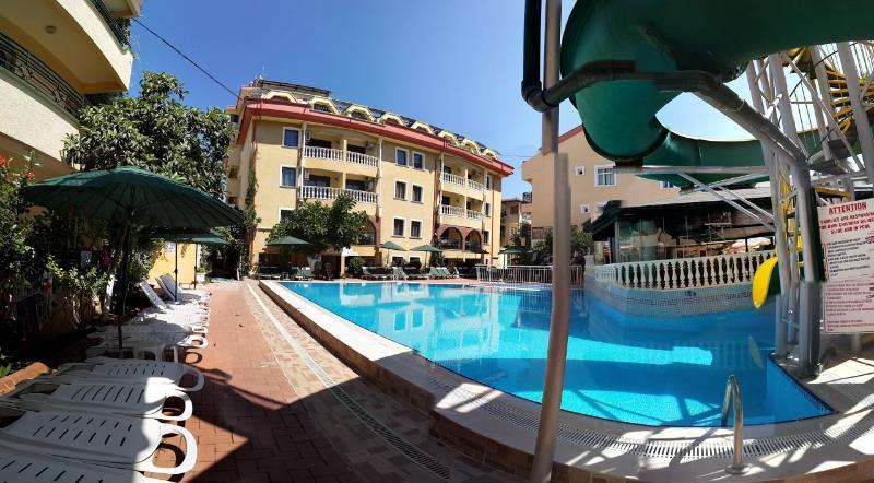 מרמריס Maxwell Holiday Club מראה חיצוני תמונה
